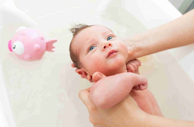 การอาบน้ำทารก